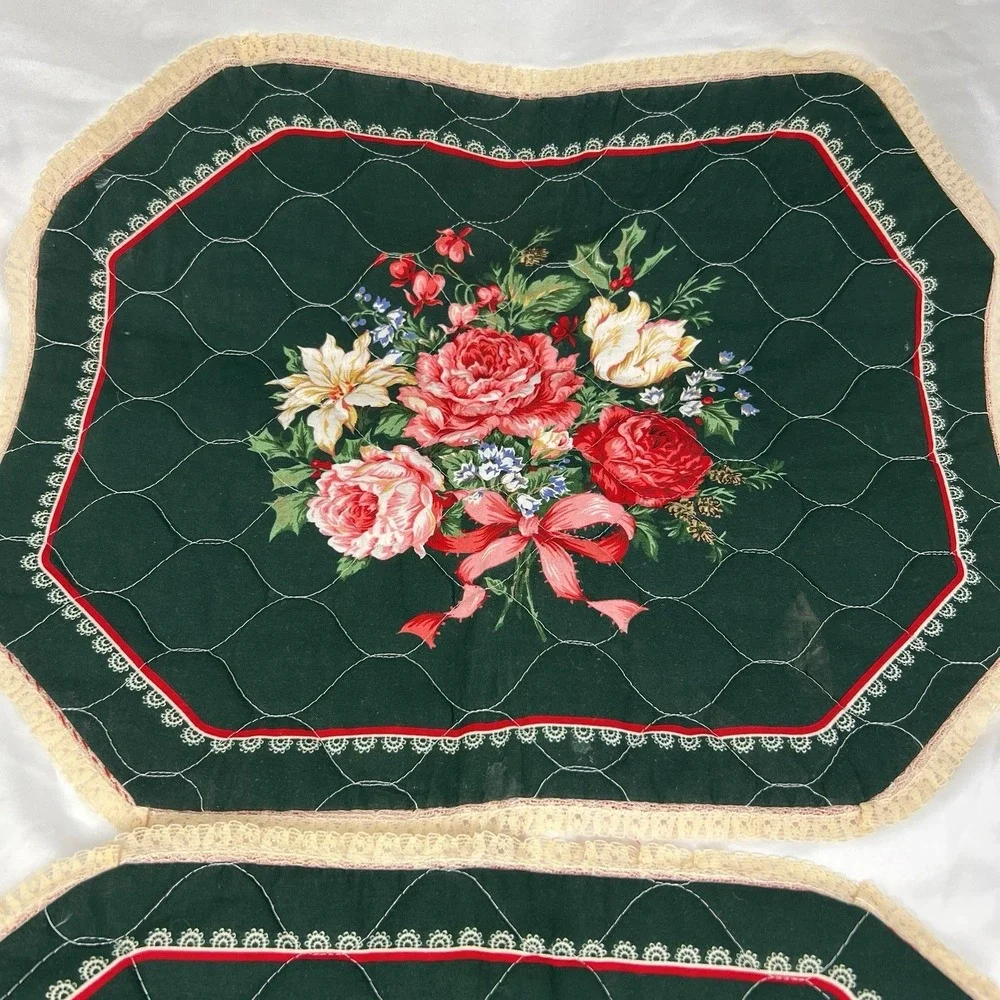 Vintage Quilted Floral Placemats Set‎ of 4 Green Red Cottagecore Holiday Roses